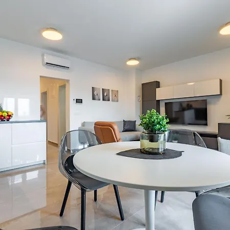 Lpl Luxury דירה *