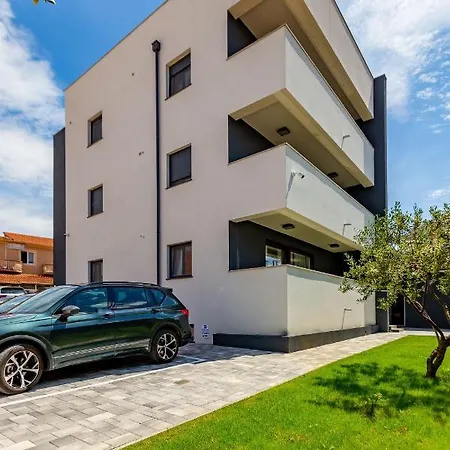 Lpl Luxury Apartman